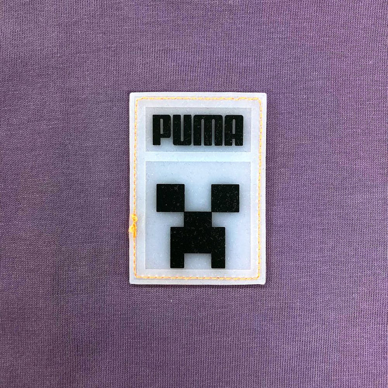 キッズ ボーイズ PUMA x MINECRAFT 半袖 Tシャツ（パープルチャコール） - マイクラファン・ショップ